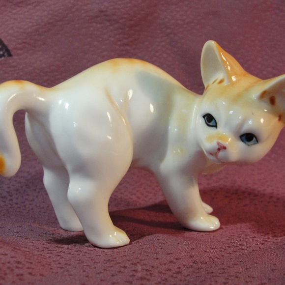 Other - cat  vintage miniature ceramic collectible